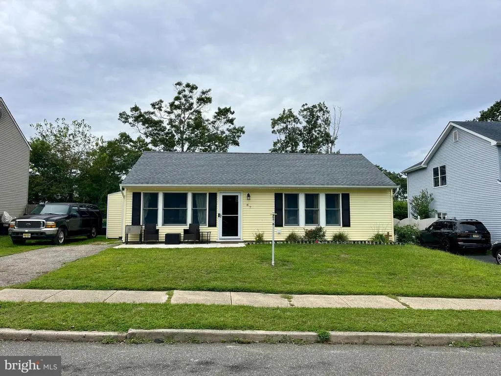 87 Village Dr, Barnegat