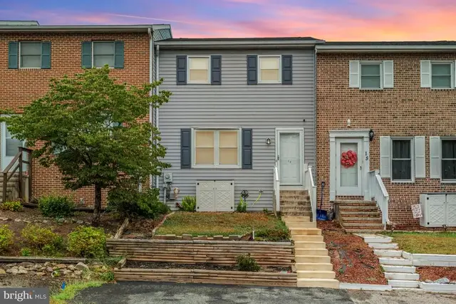 17 Mall Rd, Etters