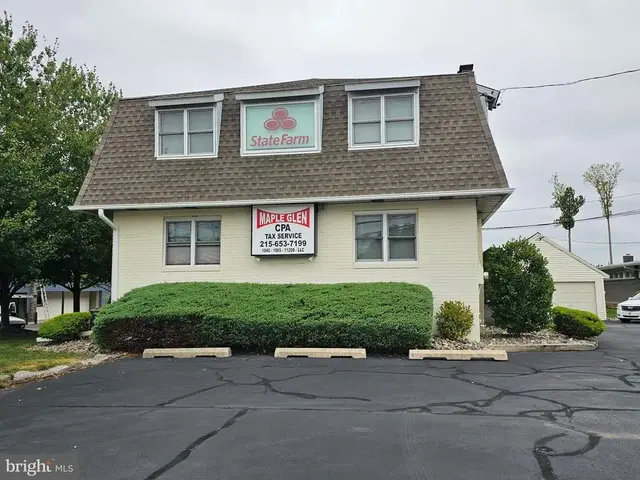 860 E Welsh Rd E, Maple Glen