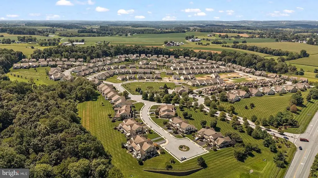 606 Greenbriar Path, COCHRANVILLE