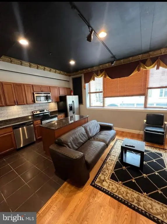 136 S 8th St #2, PHILADELPHIA