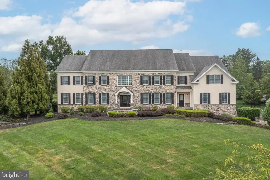 313 Matthews Ln, NEWTOWN