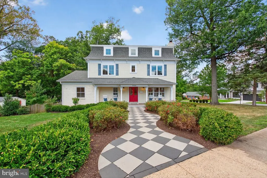 2828 N Van Buren St, ARLINGTON