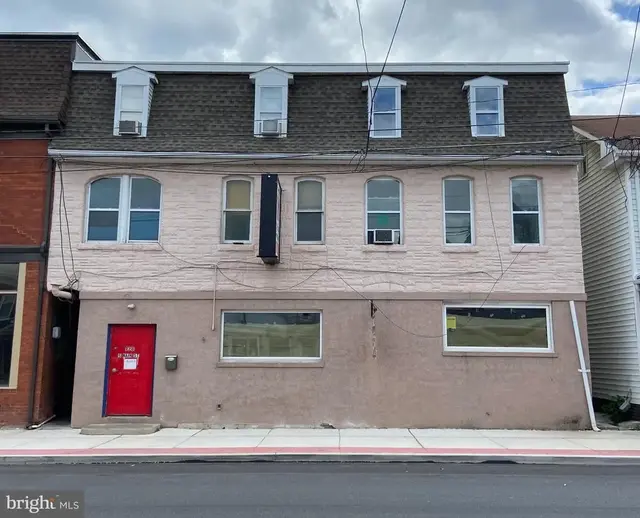128 S Main St #3, Spring Grove