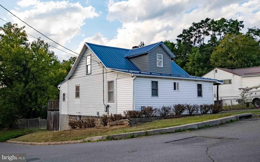 61 Maple St, Cumberland