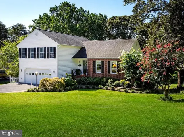 527 Bay Hills Dr, Arnold