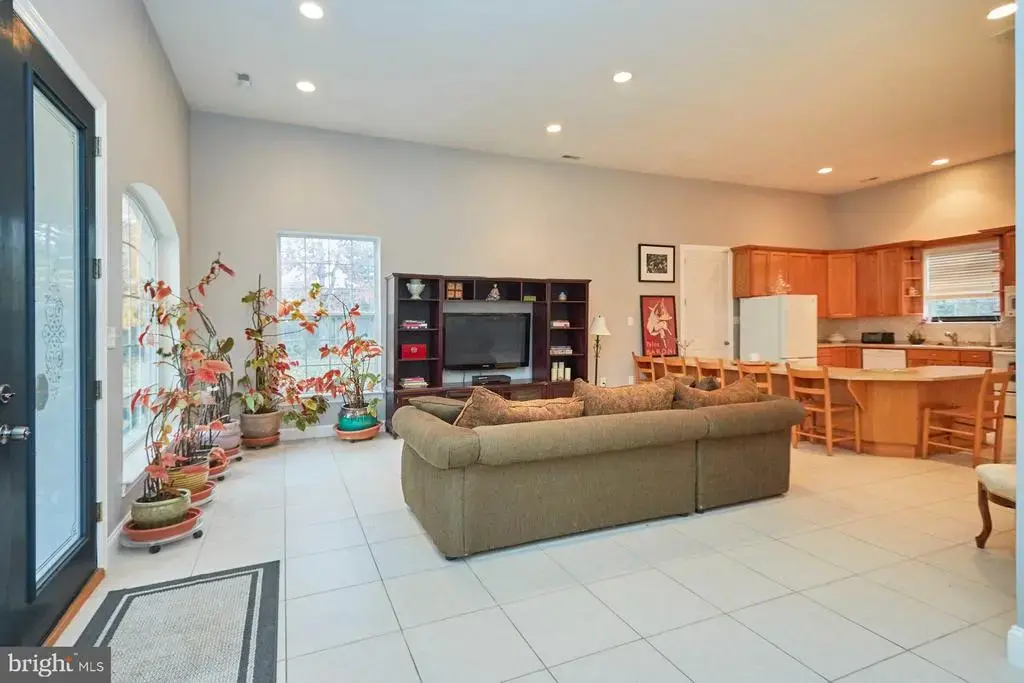 12815 Braddock Rd, CLIFTON