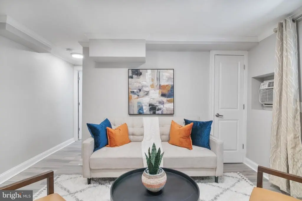 1708 Newton St Nw #104, WASHINGTON