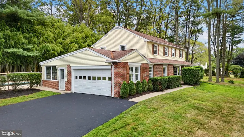 1075 Westwood Dr, WEST CHESTER