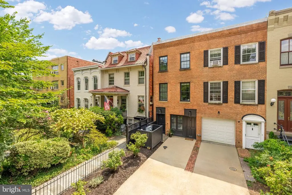 811 E Capitol St Se, WASHINGTON