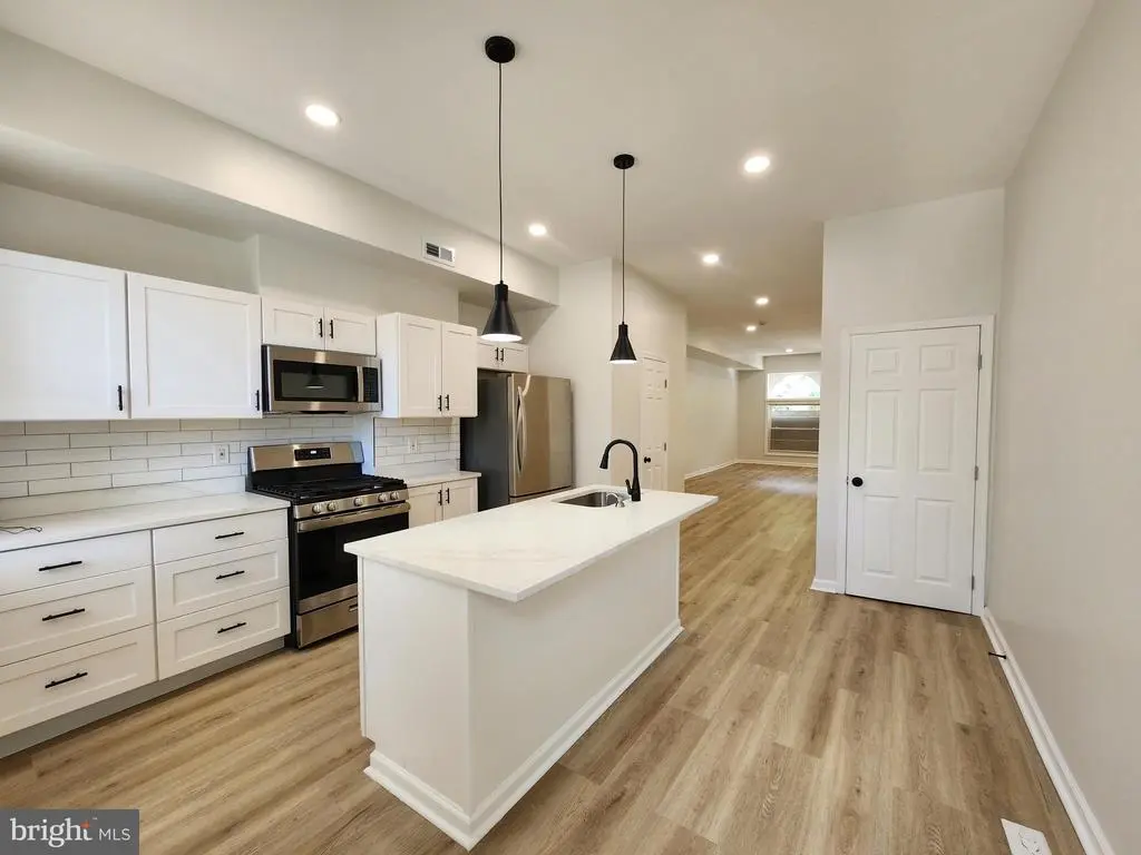 2126 Mcculloh St, BALTIMORE