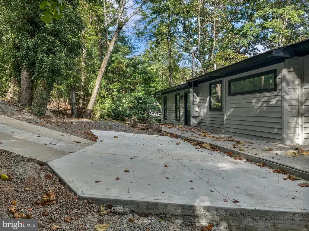 2301 Gore Dr, HAYMARKET