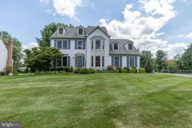 14 Somerset Ln, Newark