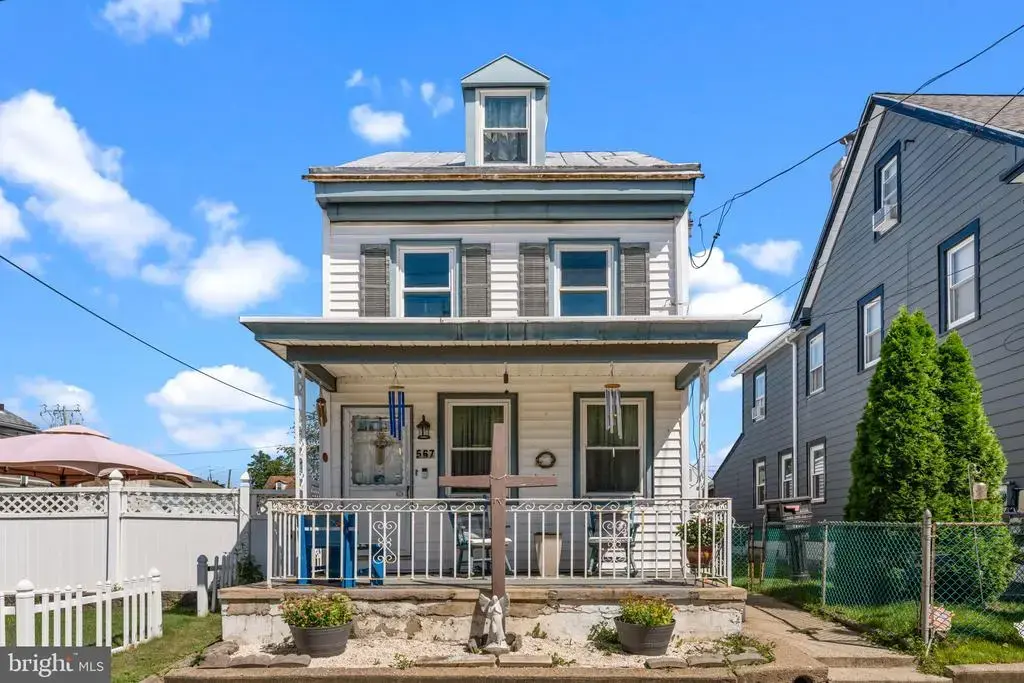 567 Linden St, BRISTOL