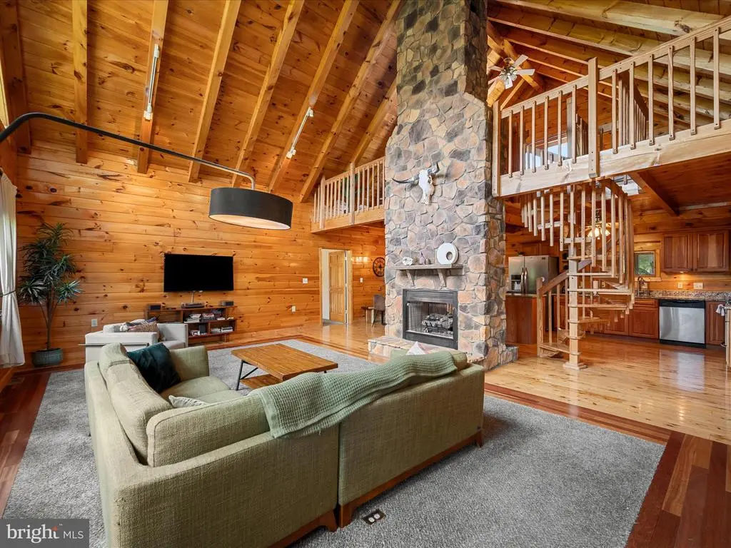 42 Marjorie Ct, BERKELEY SPRINGS