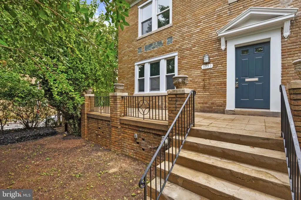 3551 Hertford Pl Nw, WASHINGTON