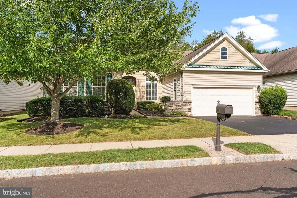 921 Nathaniel Trl, WARWICK