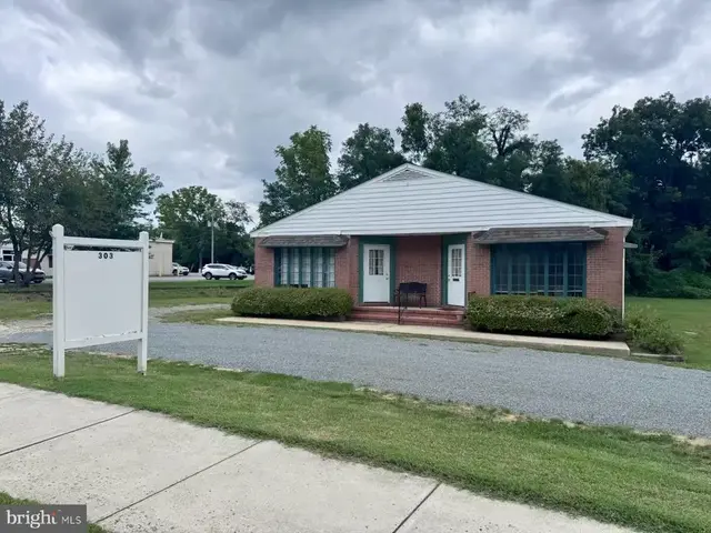 303 E Water St, Centreville