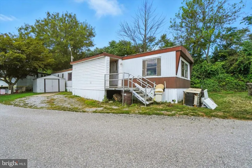 267 E Broadway, Red Lion