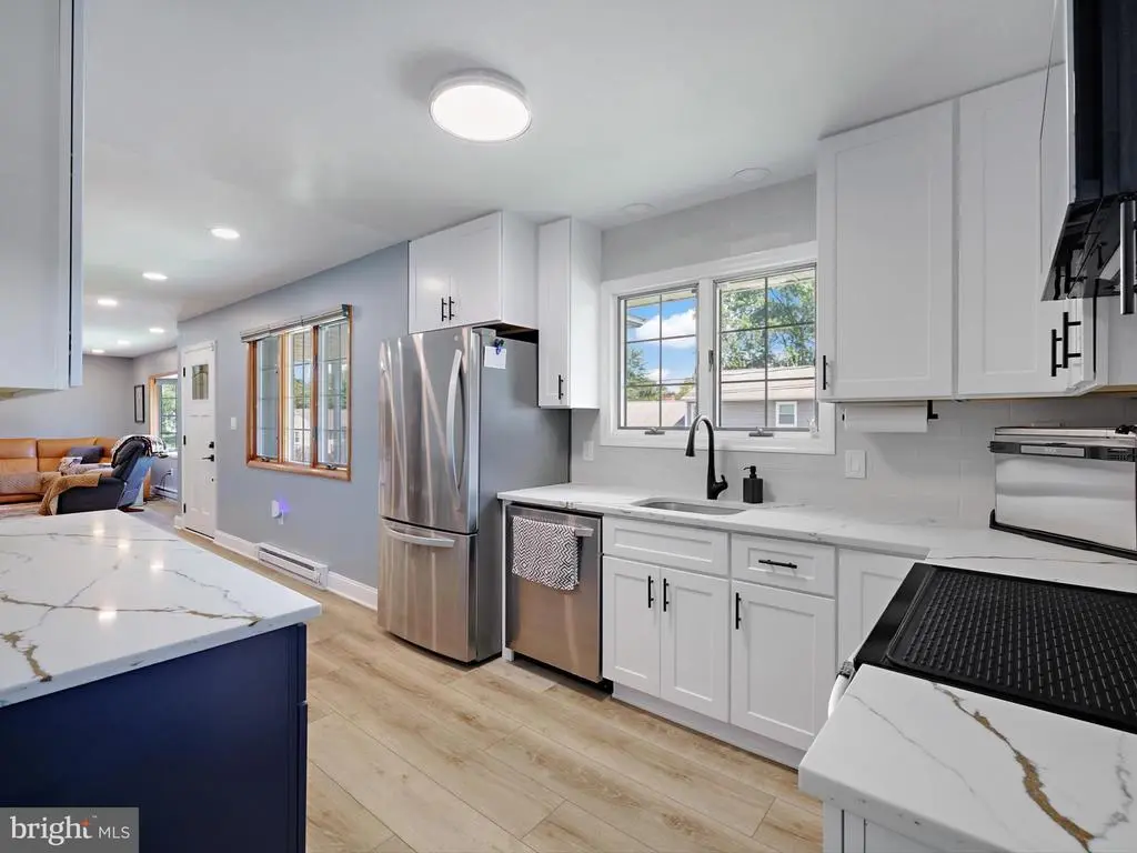 8524 Creek Rd, PASADENA