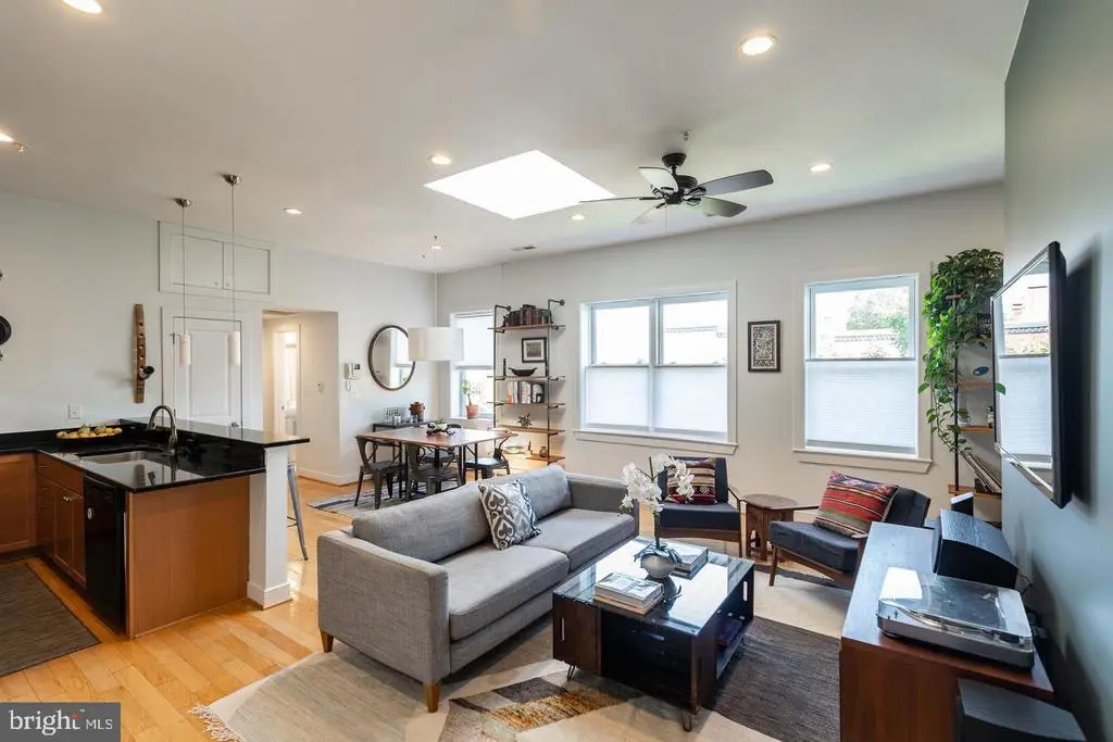 1240 4th St Nw #300, WASHINGTON