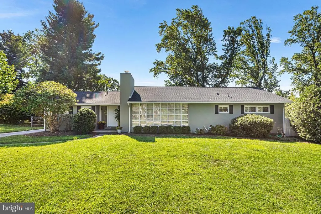 418 School Ln, WAYNE