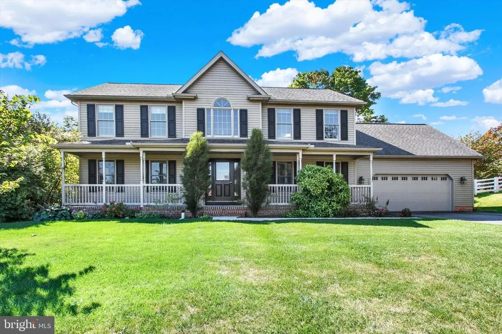 2 Holiday Dr, SHREWSBURY