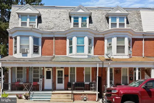 1221 W Poplar St, York