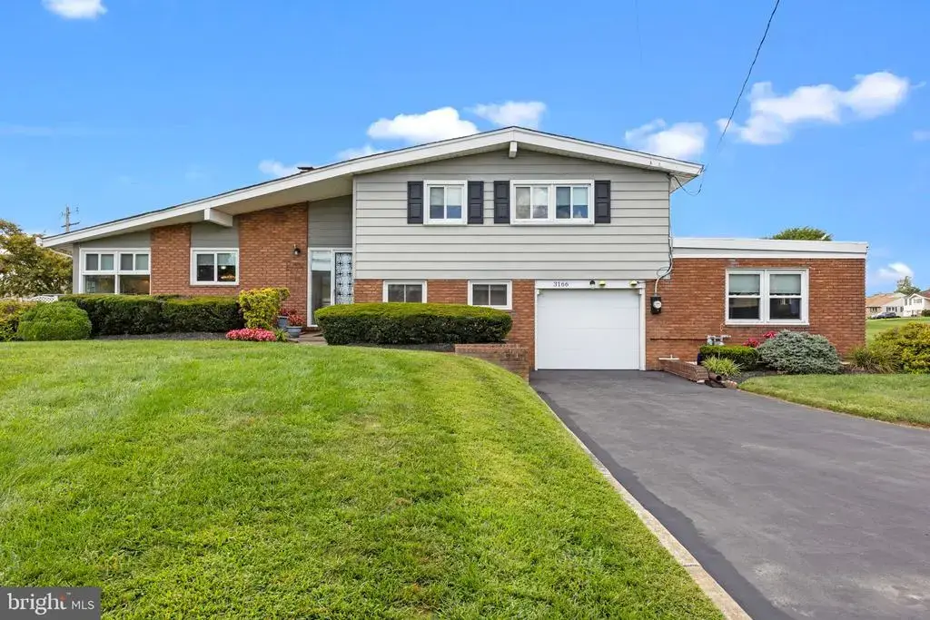 3166 Hulmeville Rd, BENSALEM