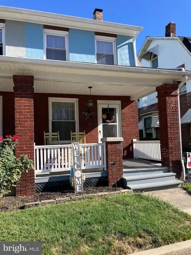 1123 E South St, York