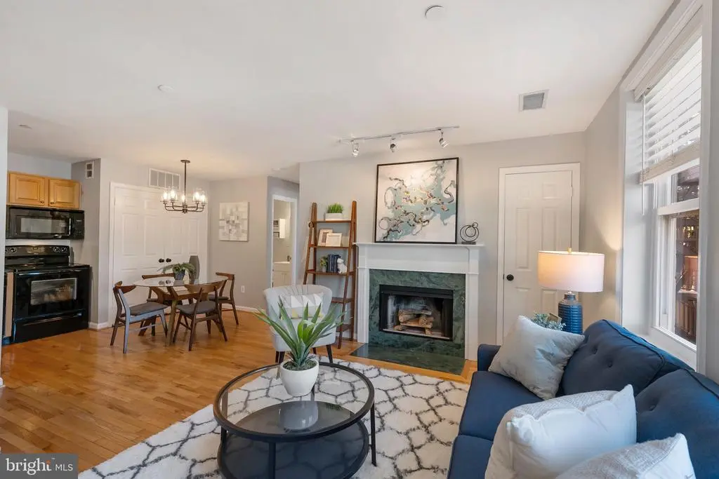 730 11th St Ne #203, WASHINGTON