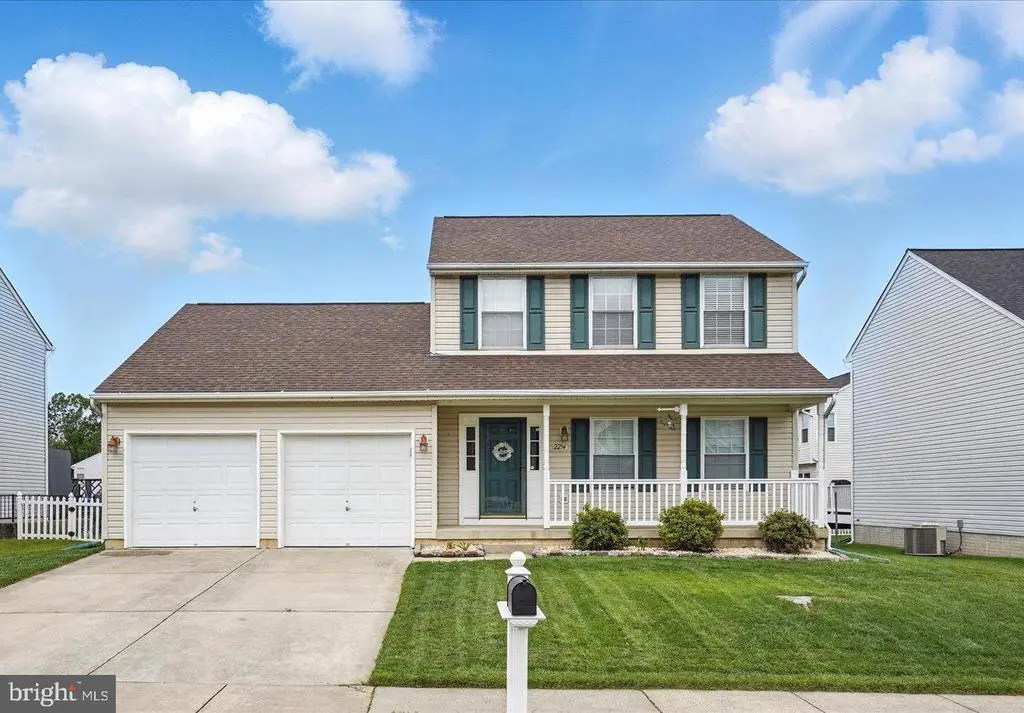 2294 Howland Dr, Forest Hill