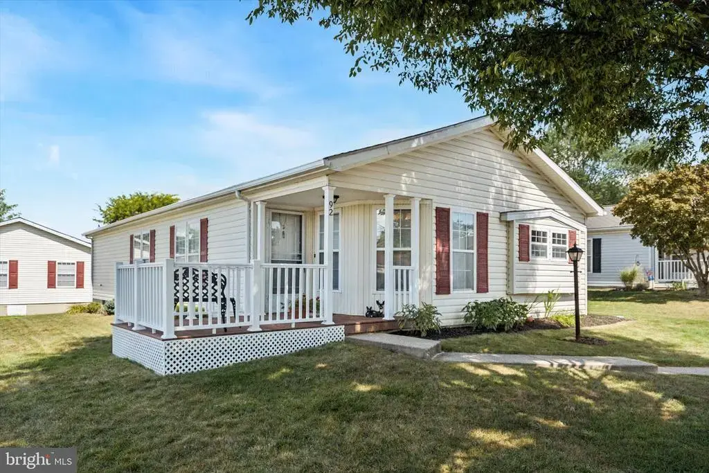 92 Acorn Ct E, NEW HOPE