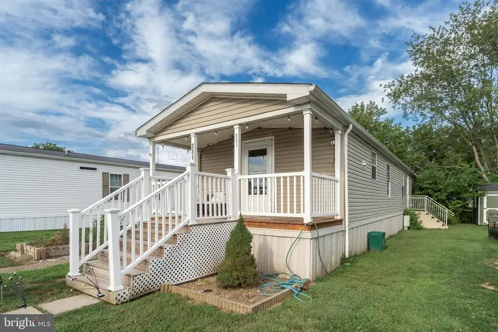 231 Johnson Dr, FAIRLESS HILLS