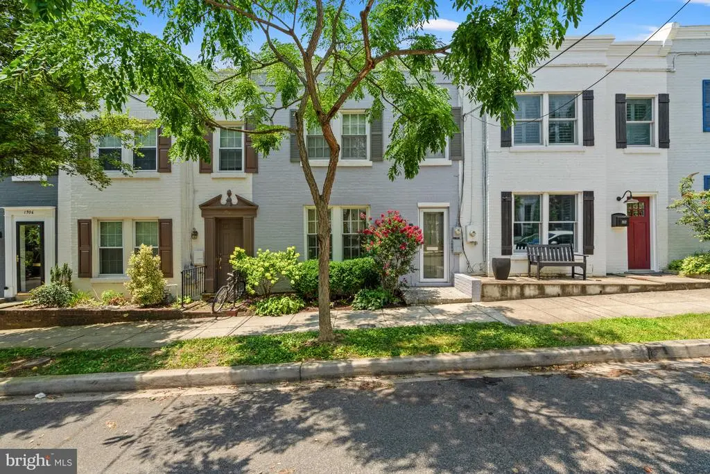 1910 35th Pl Nw, WASHINGTON