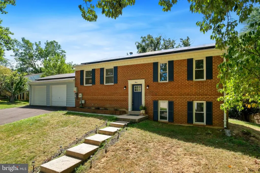 3 Woodsend Pl, Potomac