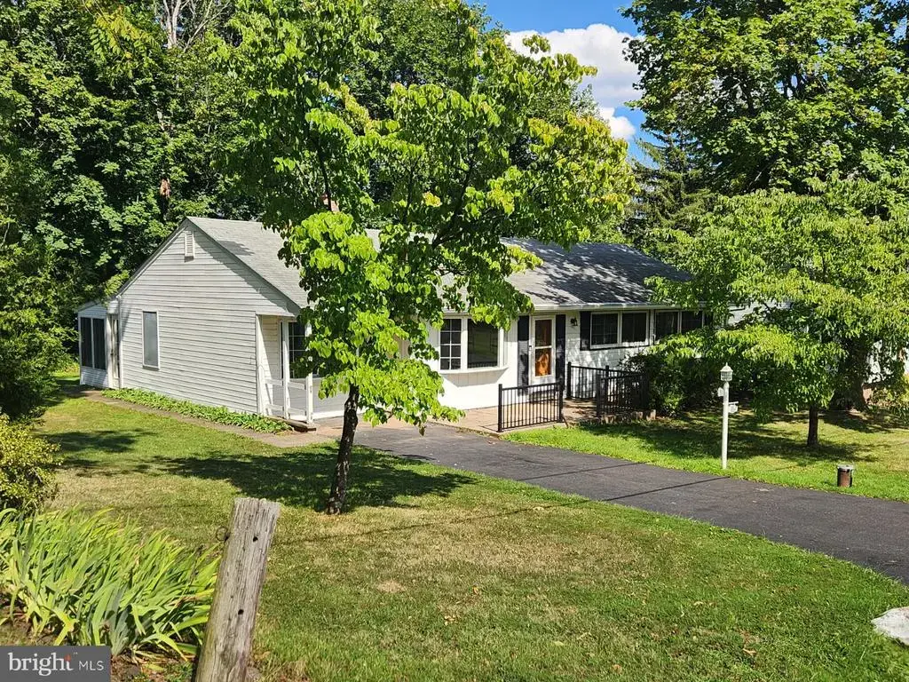 1881 Walnut Ln, WARRINGTON