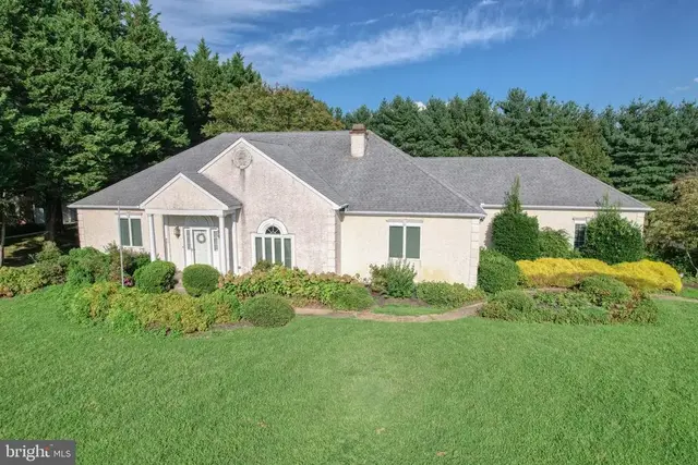 102 Dungarvan Dr, Middletown