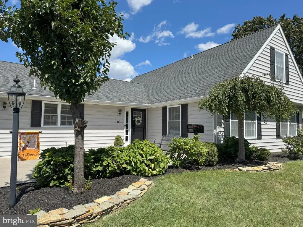 61 Rose Apple Rd, LEVITTOWN