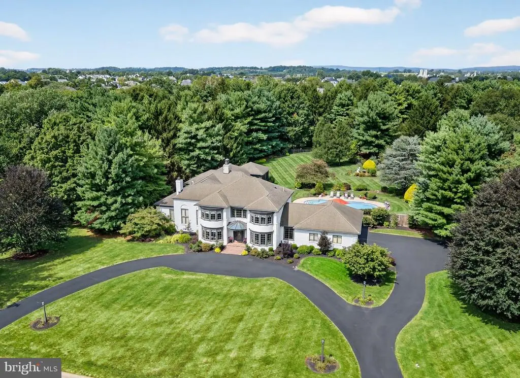 381 Sarsen Dr, LITITZ