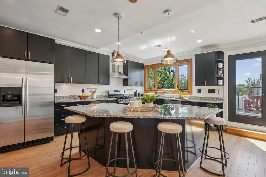 1032 Lamont St Nw #b, Washington