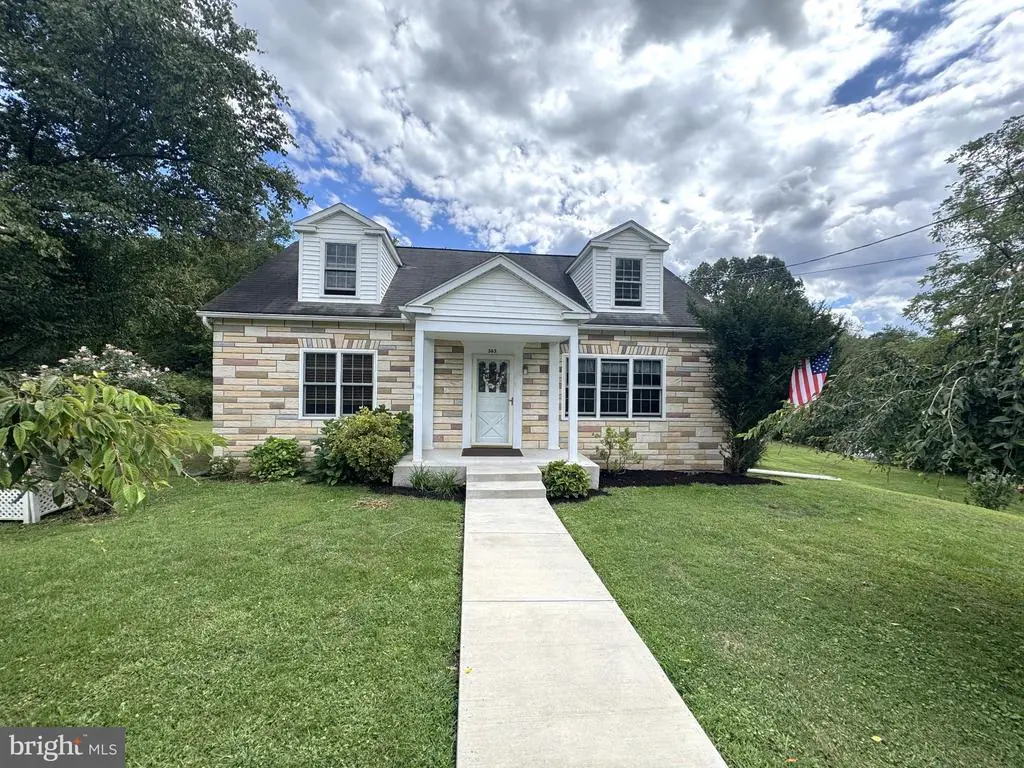 363 N Walnut St, LEWISTOWN