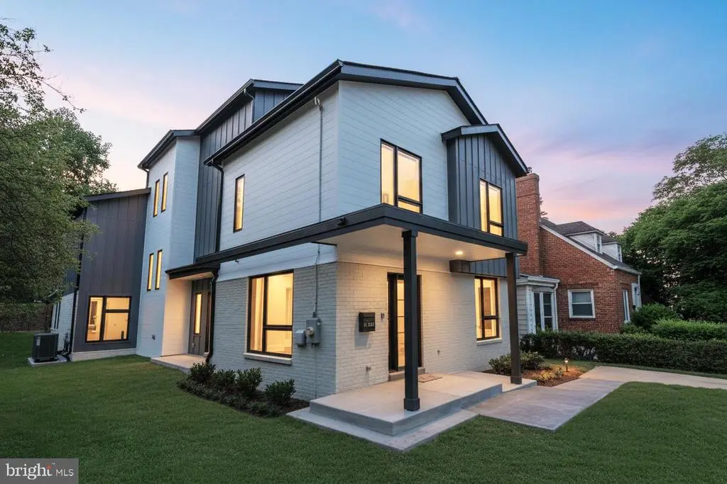 1739 Shepherd St Nw, WASHINGTON