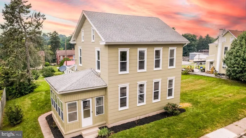 116 N 2nd St, MOUNT WOLF