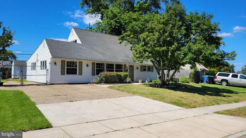 331 Indian Creek Dr, LEVITTOWN