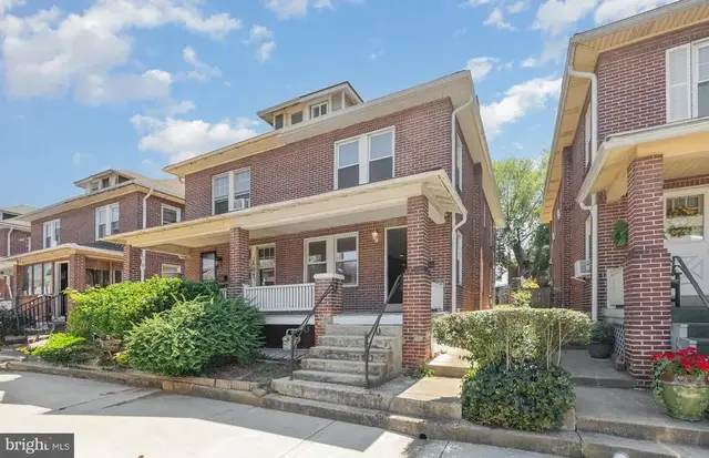 284 W Maple St, York
