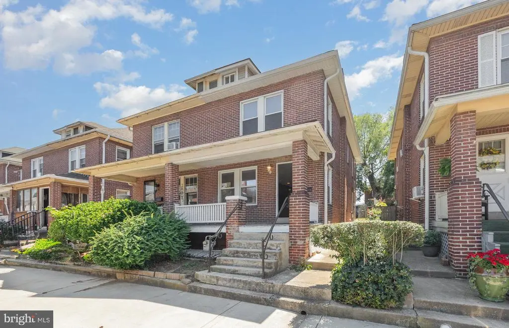 284 W Maple St, York