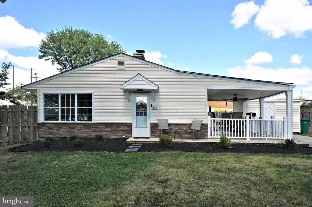 315 Goldenridge Dr, LEVITTOWN