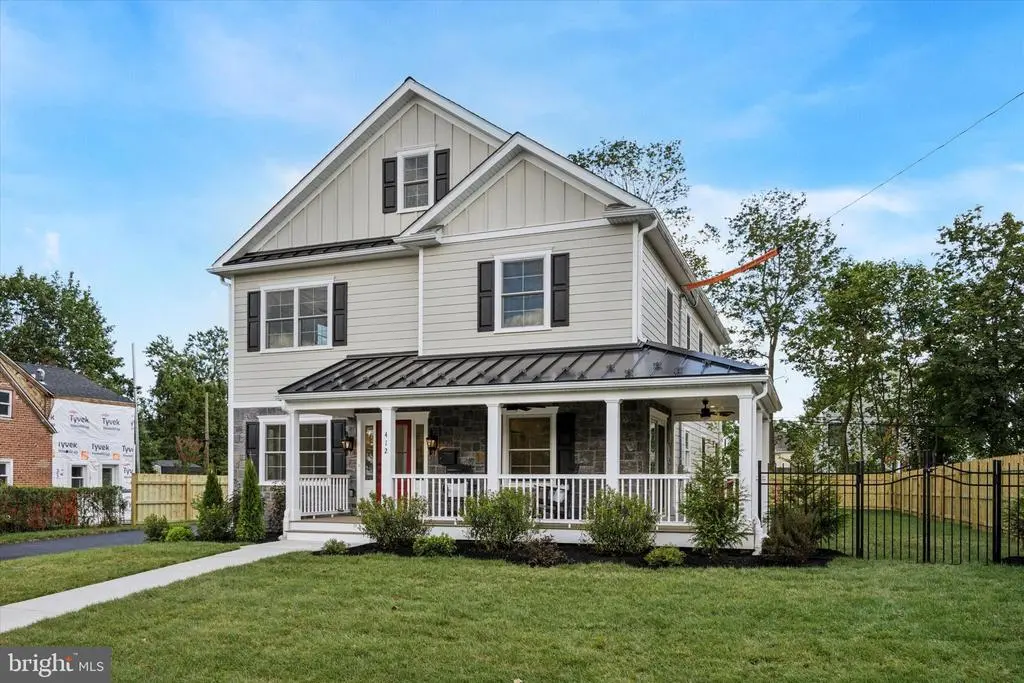 412 E Jefferson, Media