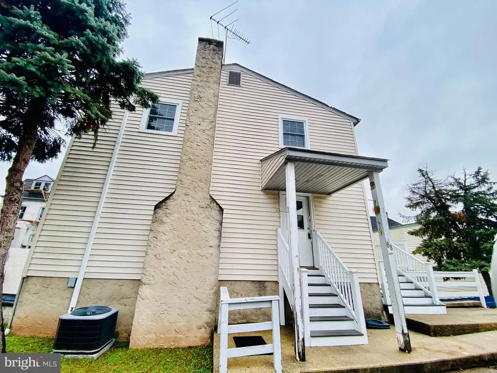 88 N Main St, SPRING CITY